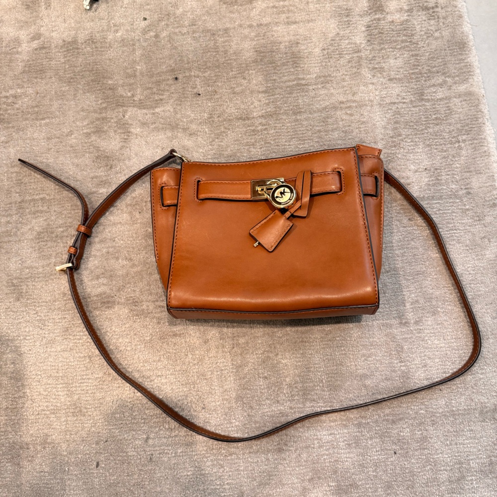 Michael Kors Hamilton Traveler Small Leather Crossbody Bag PreOwn With Gold hdwr